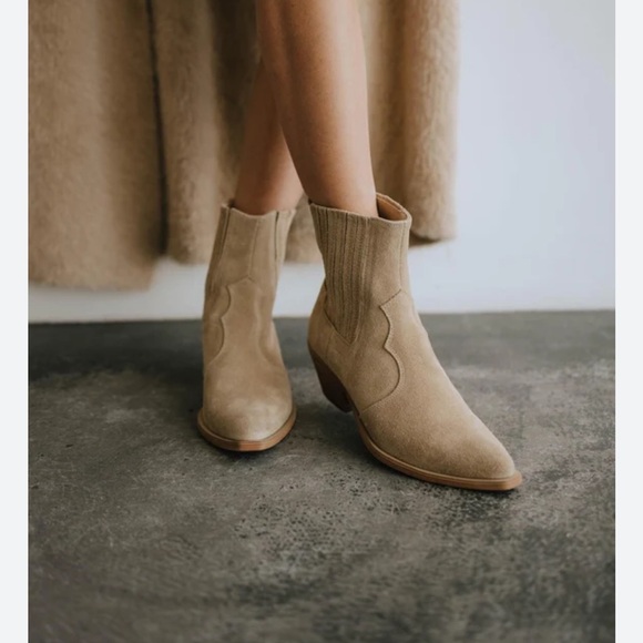 Donald pliner suede boots - Picture 5 of 15